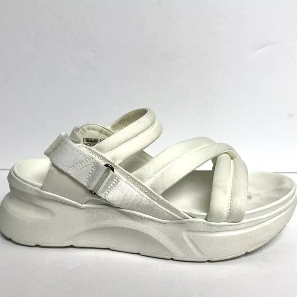 UGG Women's La Sun Sandal White Size 9 M
